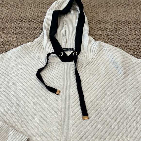 Black Tape brand sweater - Picture 3 of 8